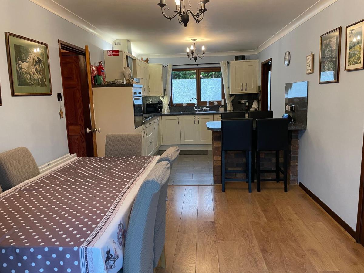 Dyffryn Taf - Spacious 3 Bedroom Bungalow Close To Amenities St Clears Exterior photo