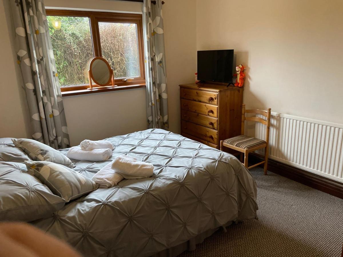 Dyffryn Taf - Spacious 3 Bedroom Bungalow Close To Amenities St Clears Exterior photo