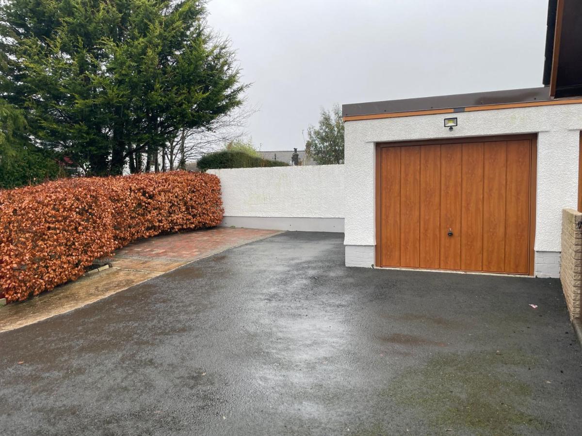 Dyffryn Taf - Spacious 3 Bedroom Bungalow Close To Amenities St Clears Exterior photo
